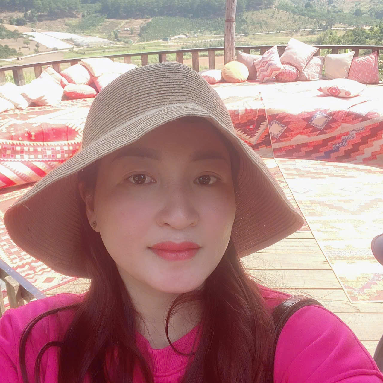 CHỊ HƯƠNG