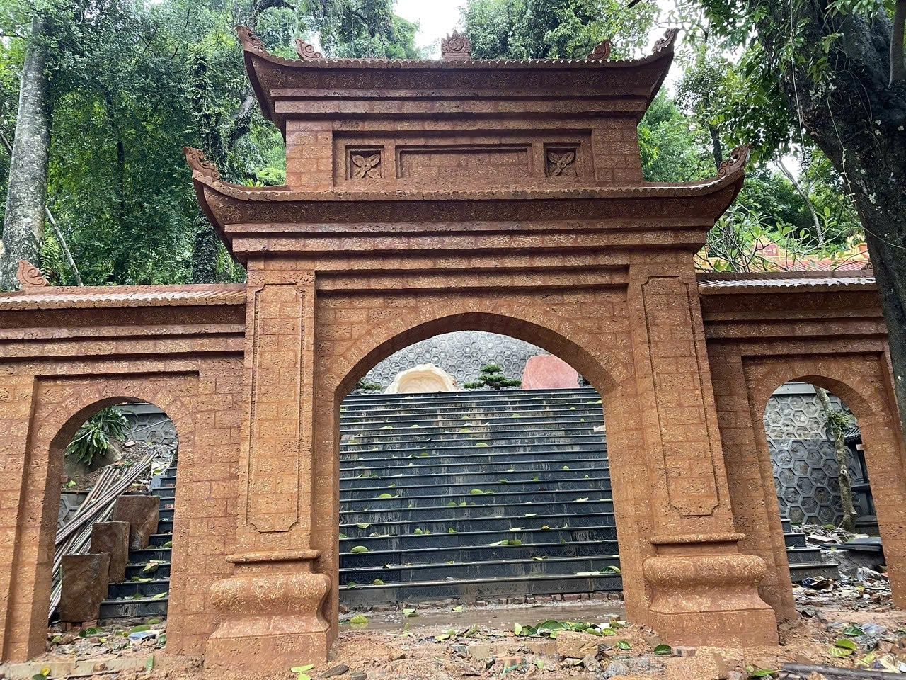 Cổng Đá Ong Tự Nhiên – Sang Trọng, Vững Chắc Cho Mọi Công Trình - 2