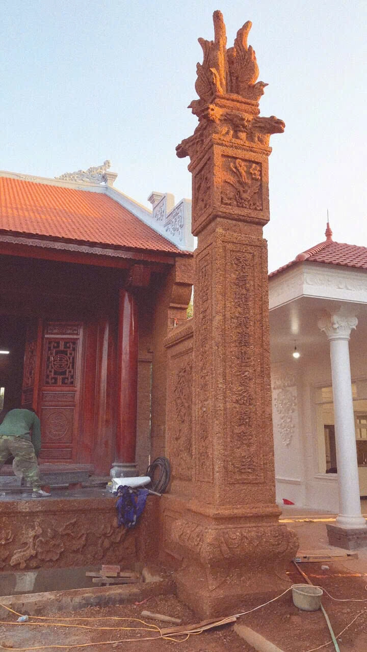 Cột đồng trụ đá ong – Gần gũi thiên nhiên, tinh tế từng chi tiết