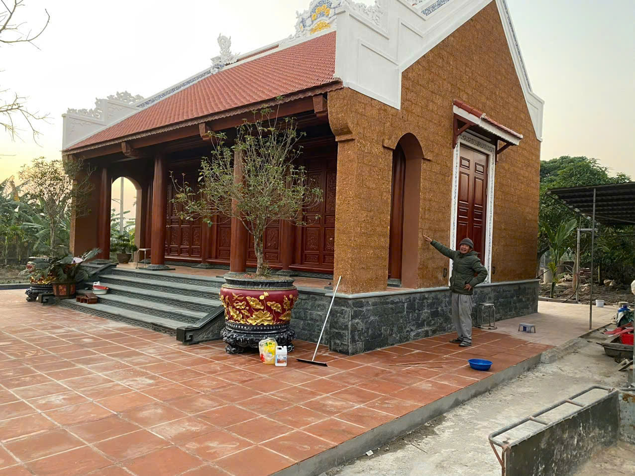 Nhà Bằng Đá Ong – Kiến Trúc Cổ Điển, Bền Bỉ, Tôn Nghiêm Cho Không Gian Tâm Linh