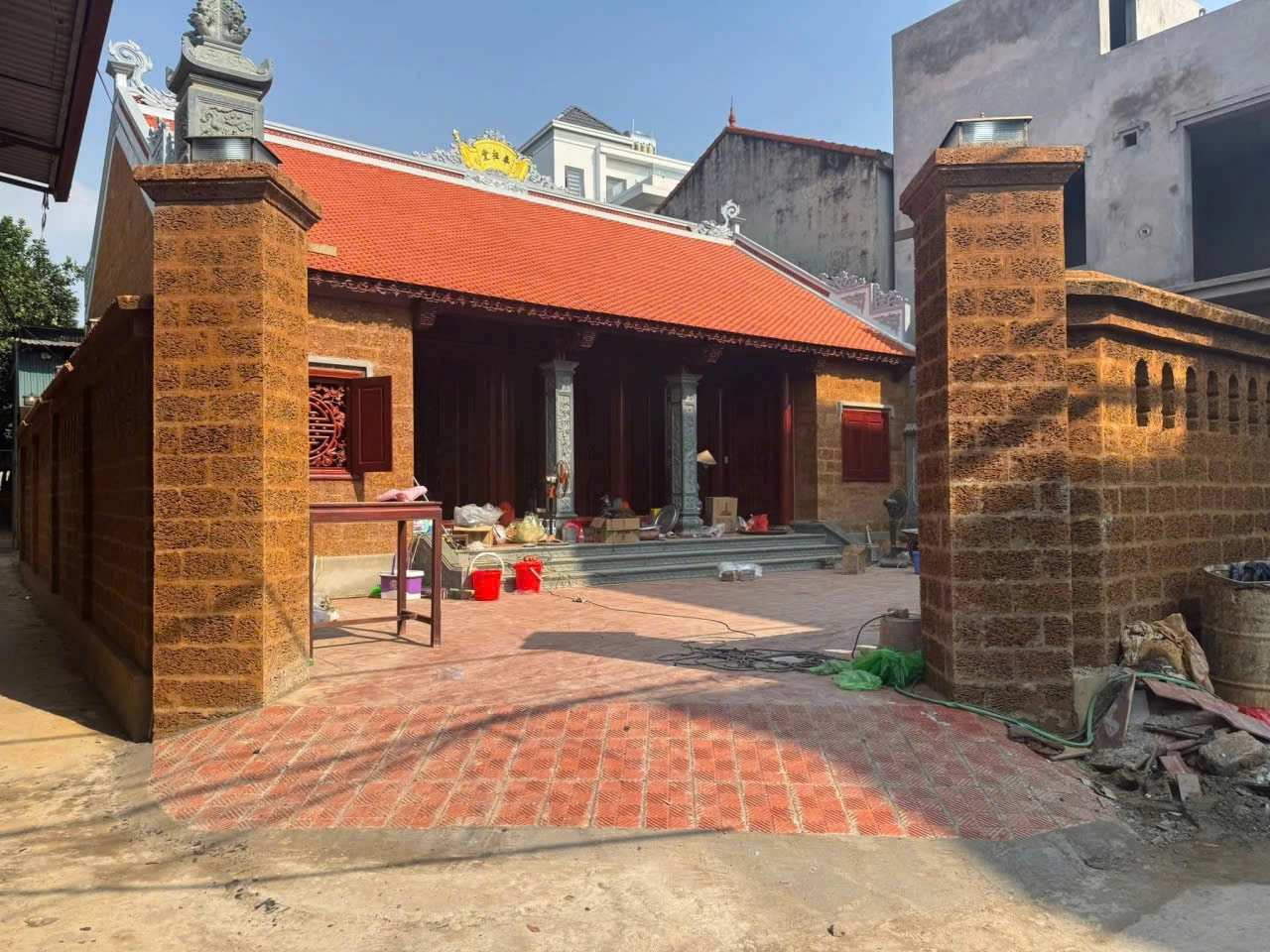 Nhà ở đá ong – Bền vững, mộc mạc và gần gũi thiên nhiên - 2