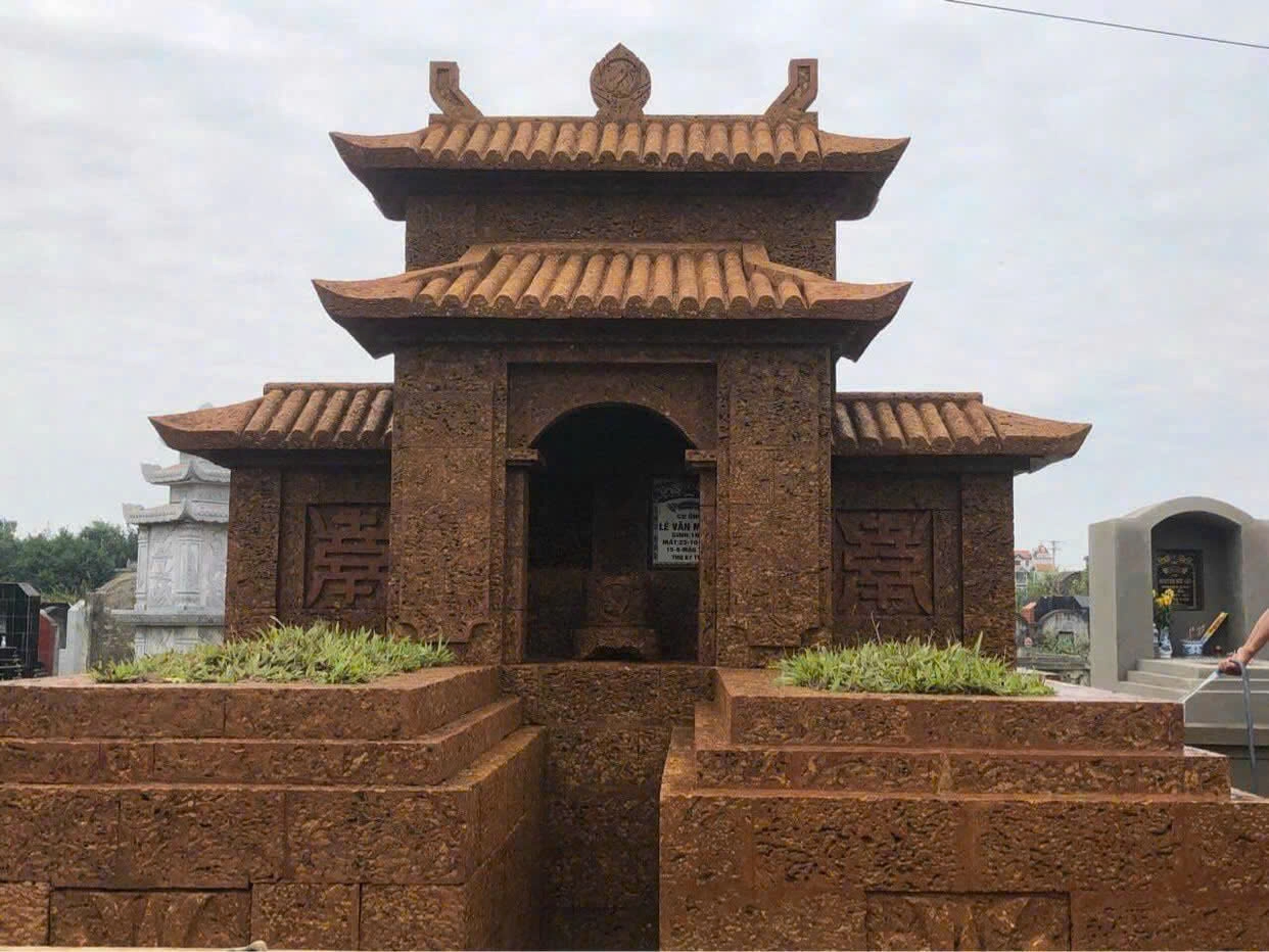 Lăng mộ đá ong đỏ – Sang trọng, bền bỉ và trang nghiêm